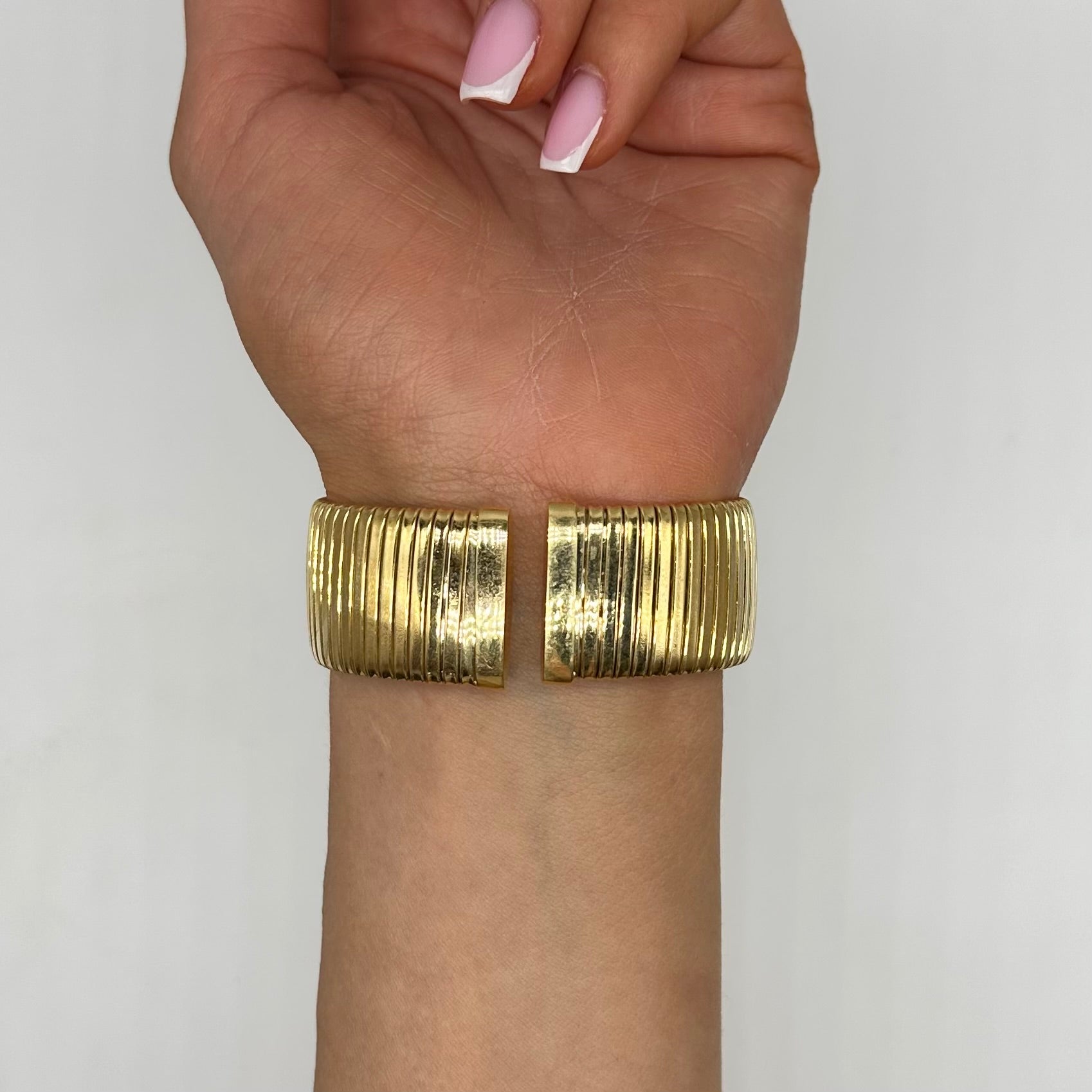 18K Yellow Gold Diamond Cuff Bracelet – 5.21CT Round Diamonds DB0082 SITJ