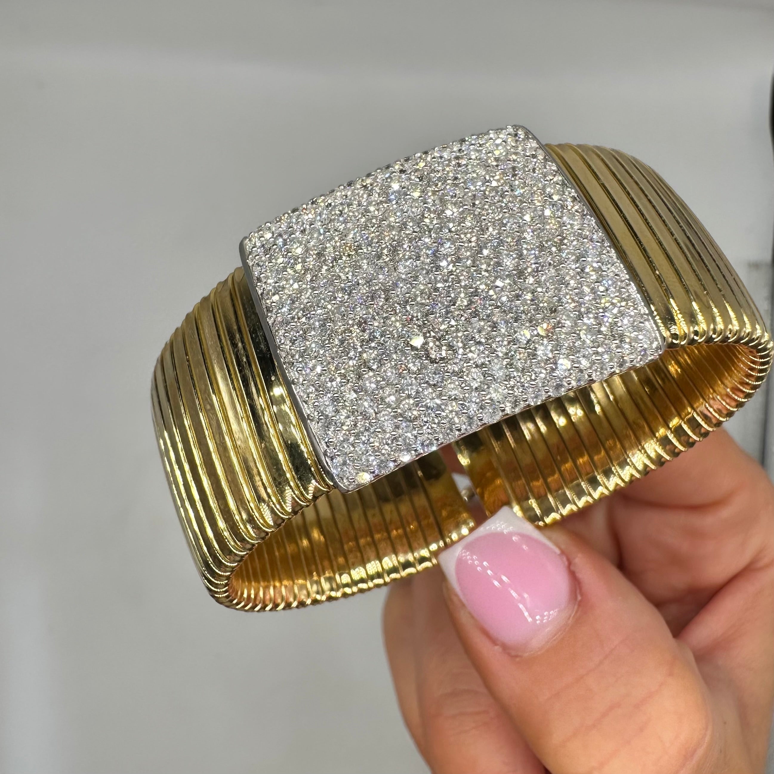 18K Yellow Gold Diamond Cuff Bracelet – 5.21CT Round Diamonds DB0082 SITJ