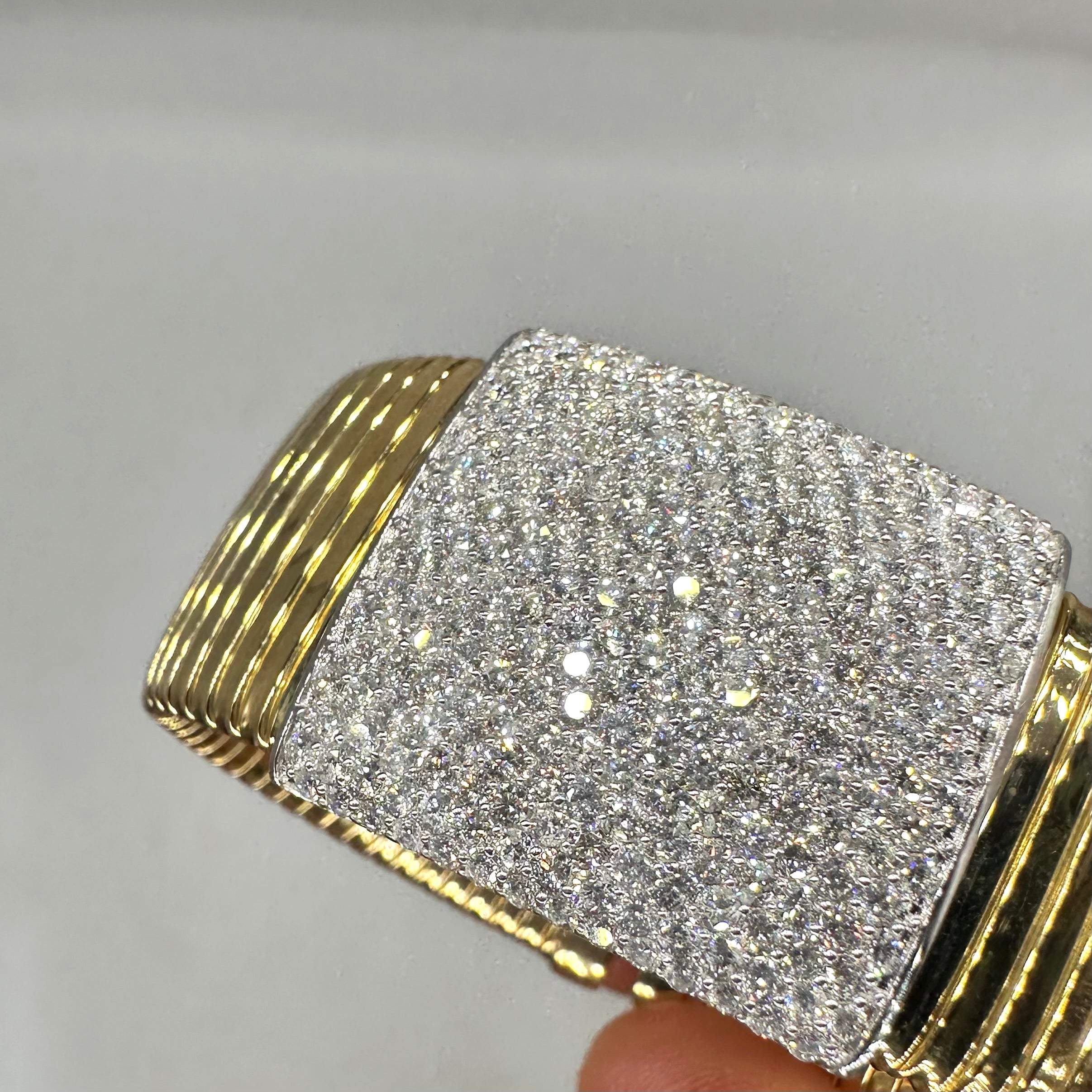 18K Yellow Gold Diamond Cuff Bracelet – 5.21CT Round Diamonds DB0082 SITJ