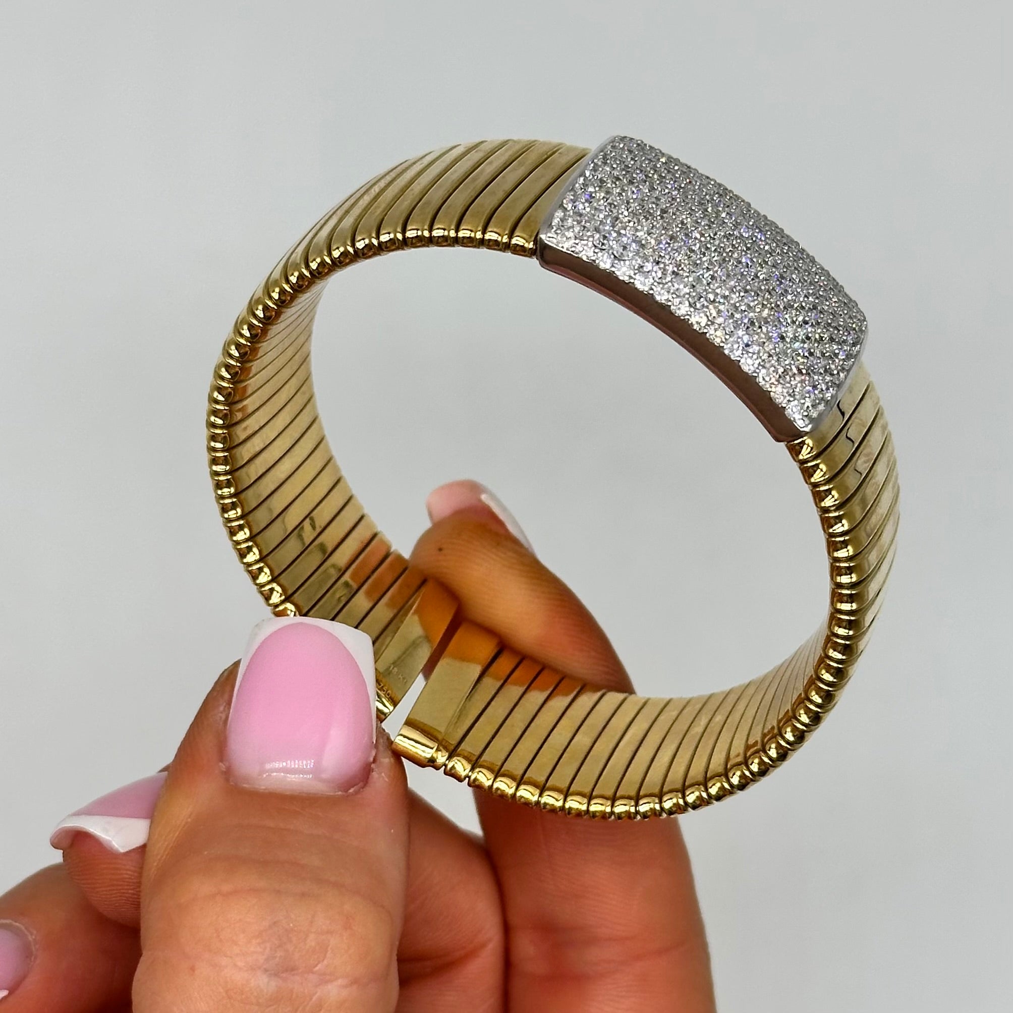 18K Yellow Gold Diamond Cuff Bracelet – 5.21CT Round Diamonds DB0082 SITJ
