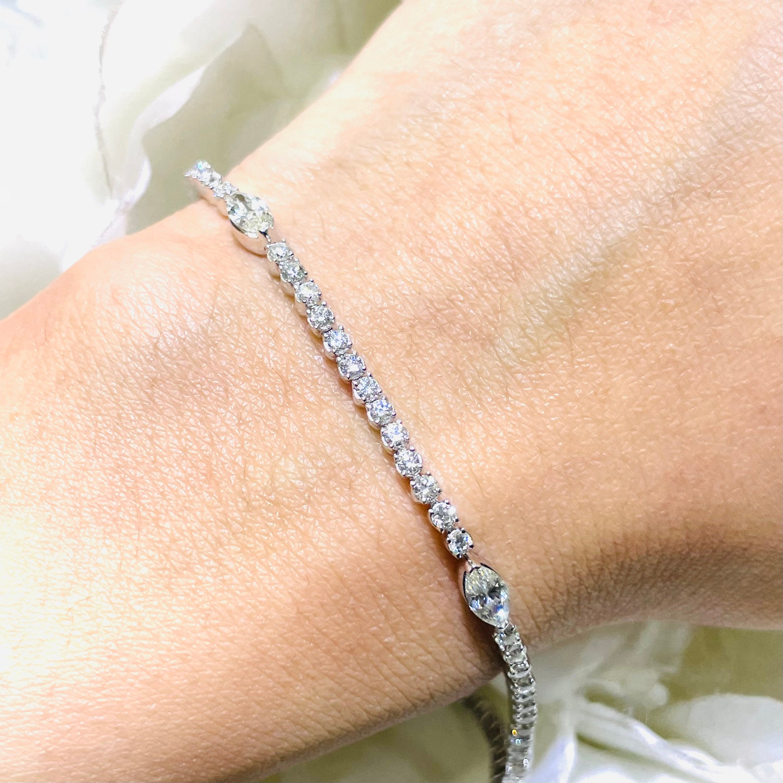 14kt White Gold Tennis Bracelet with Round & Marquise Shape Diamonds DB096
