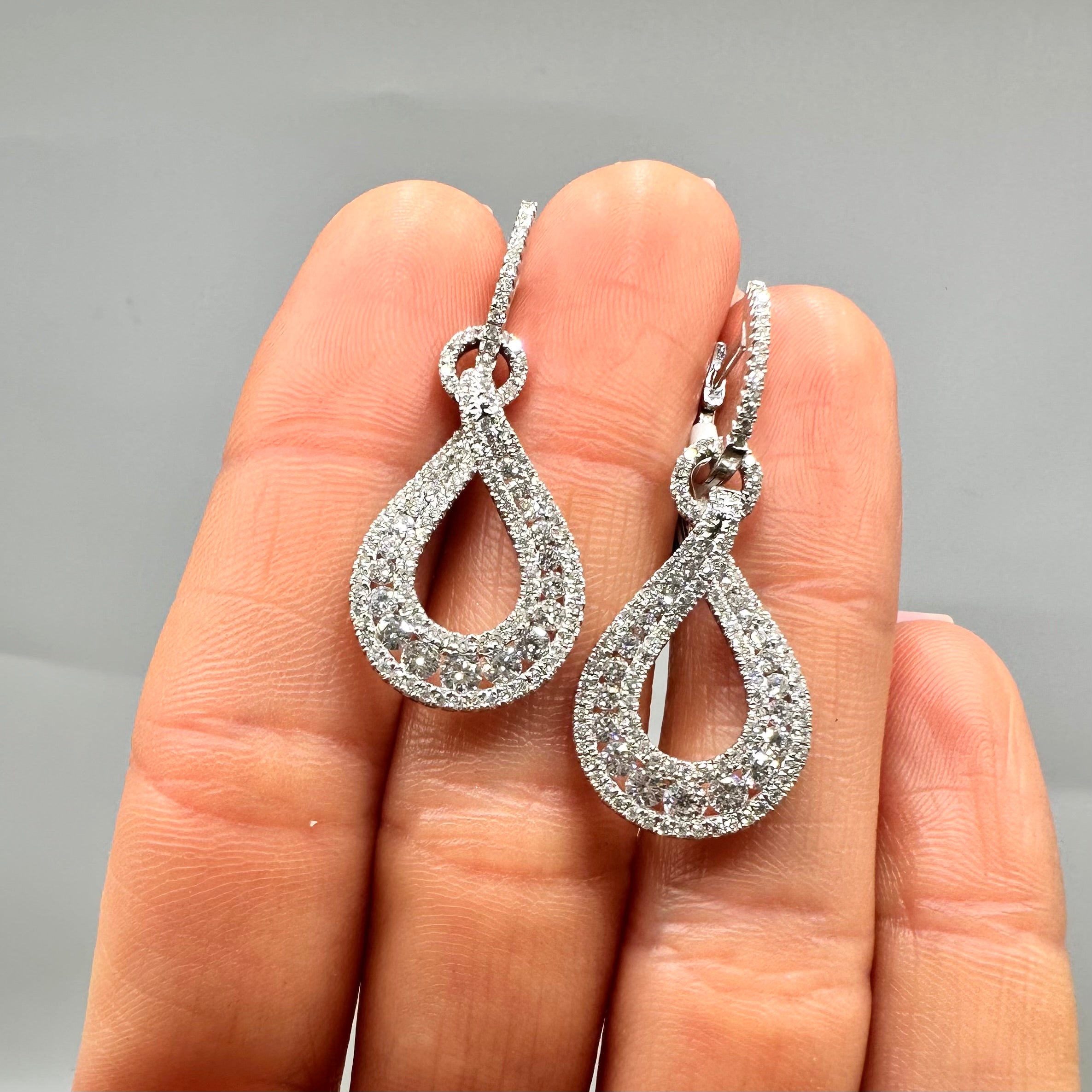 18K White Gold Diamond Drop Earrings – 2.26ct DIER0120 GGTJ