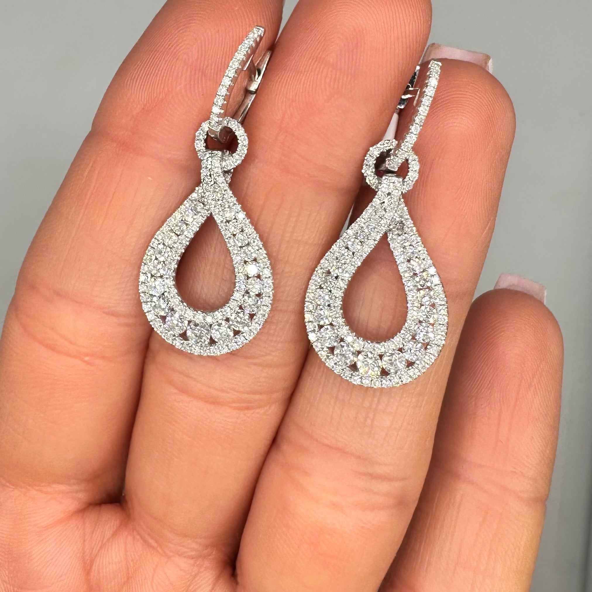 18K White Gold Diamond Drop Earrings – 2.26ct DIER0120 GGTJ