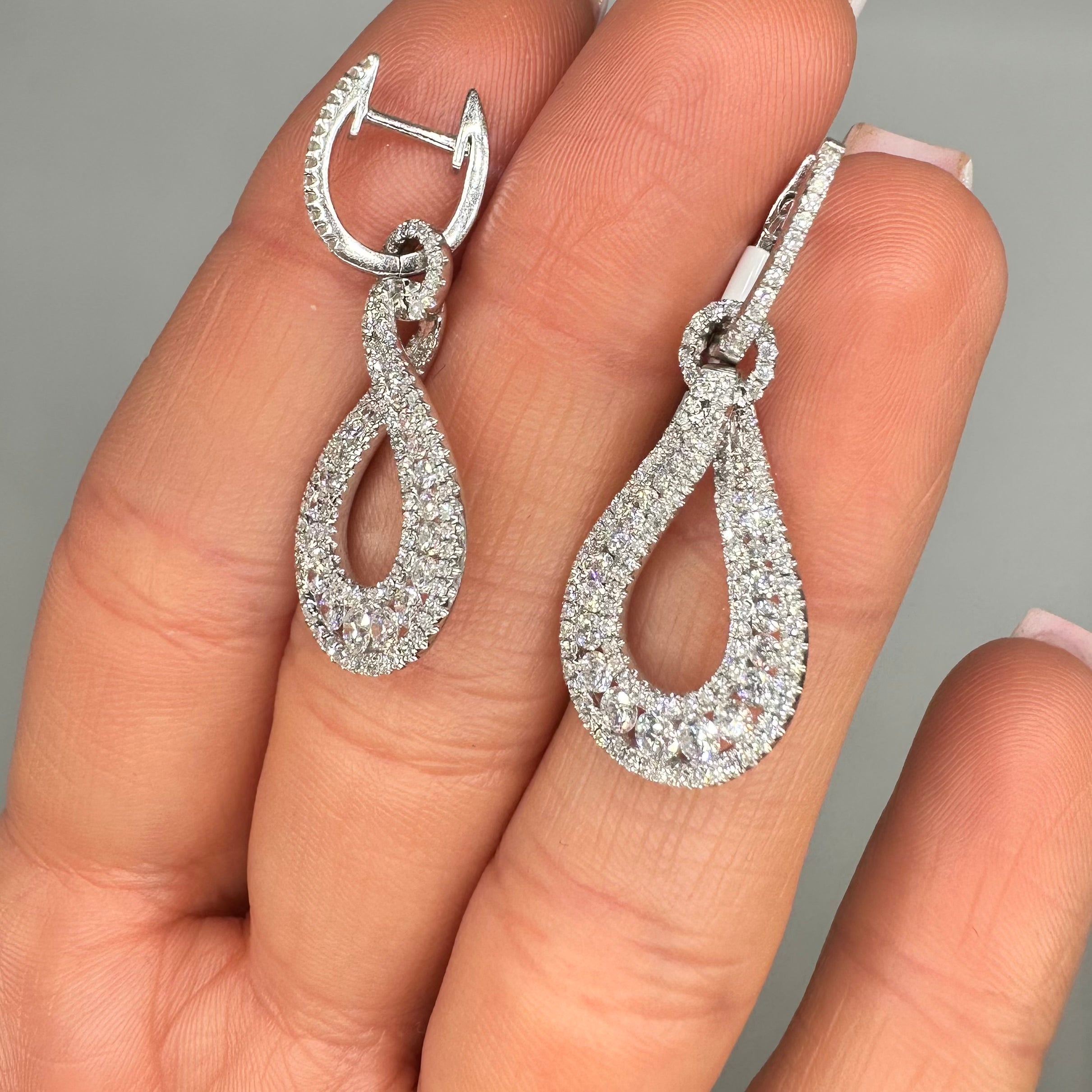 18K White Gold Diamond Drop Earrings – 2.26ct DIER0120 GGTJ