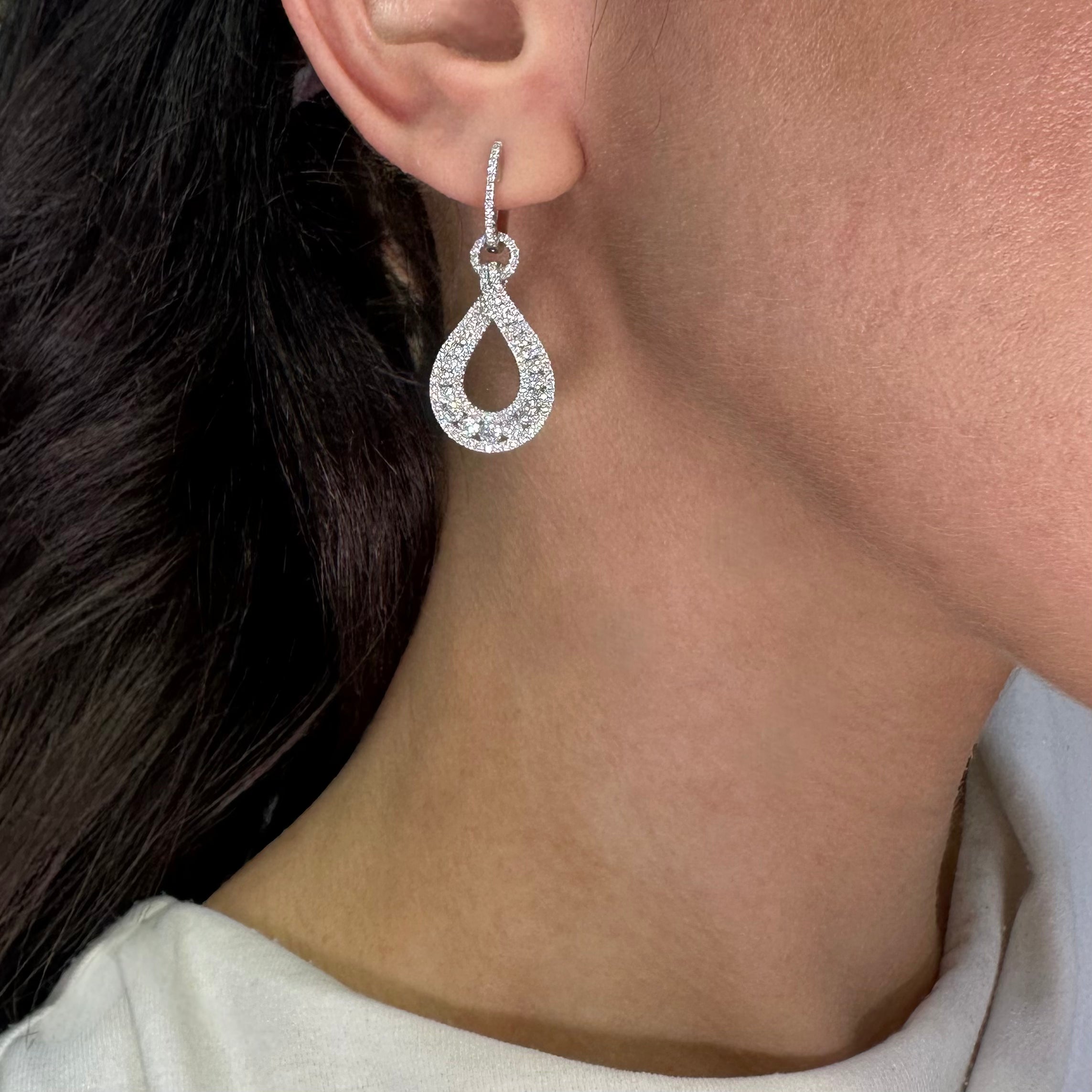 18K White Gold Diamond Drop Earrings – 2.26ct DIER0120 GGTJ