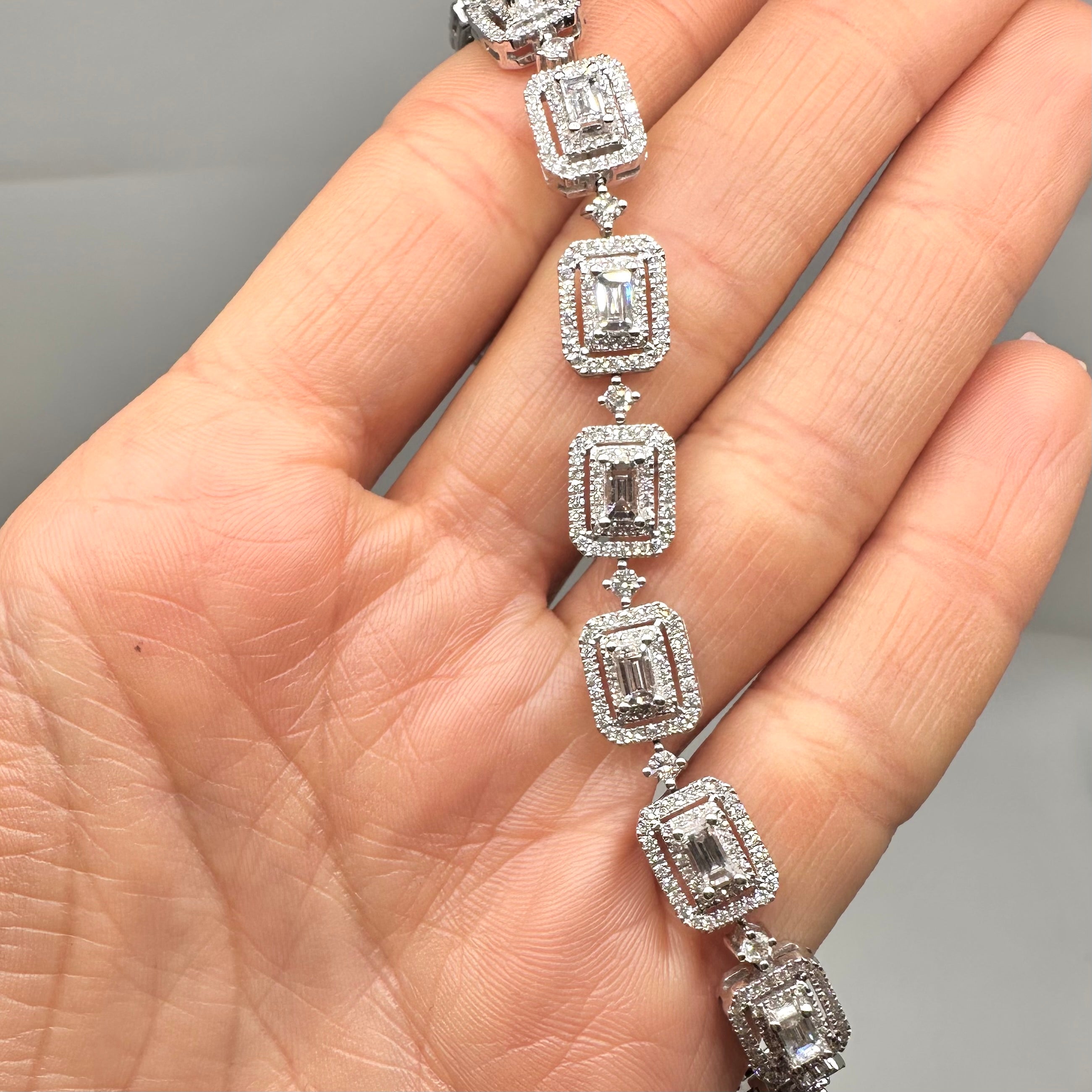 18K White Gold Emerald-Cut Diamond Link Bracelet – 5.07ct DB0070 TZJJ