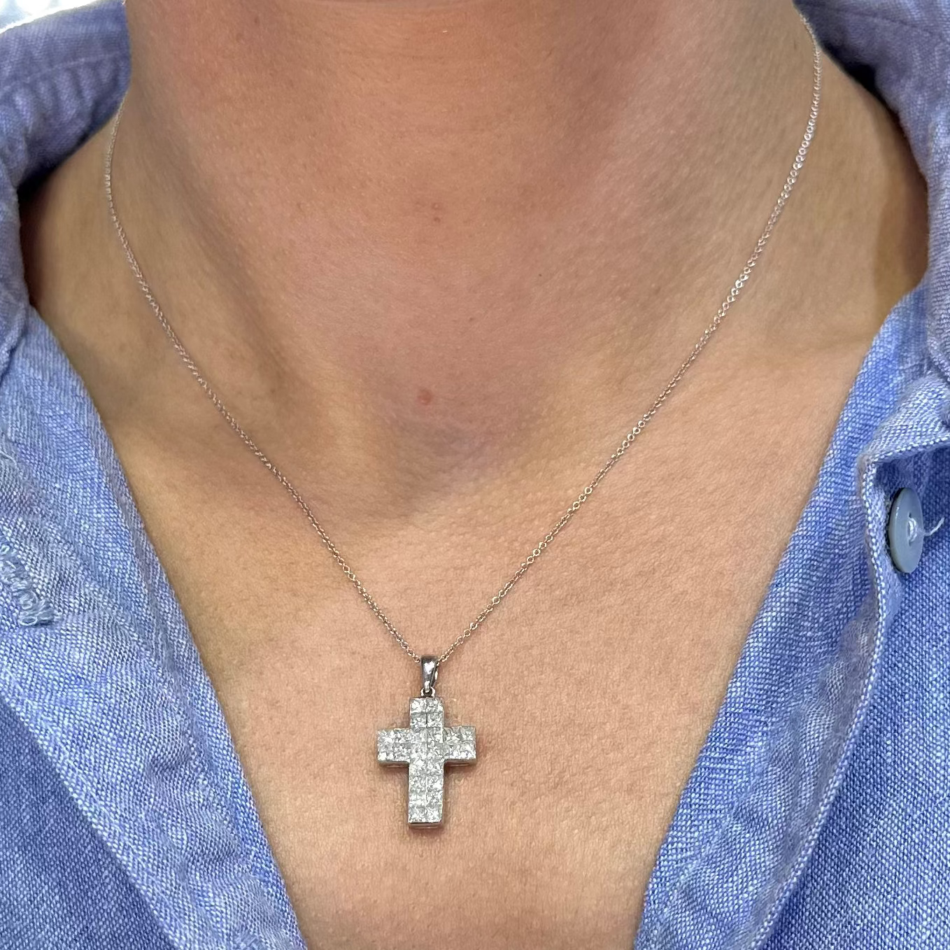 18K White Gold Cross Pendant Necklace with 1.70 CT Diamonds IAZJ