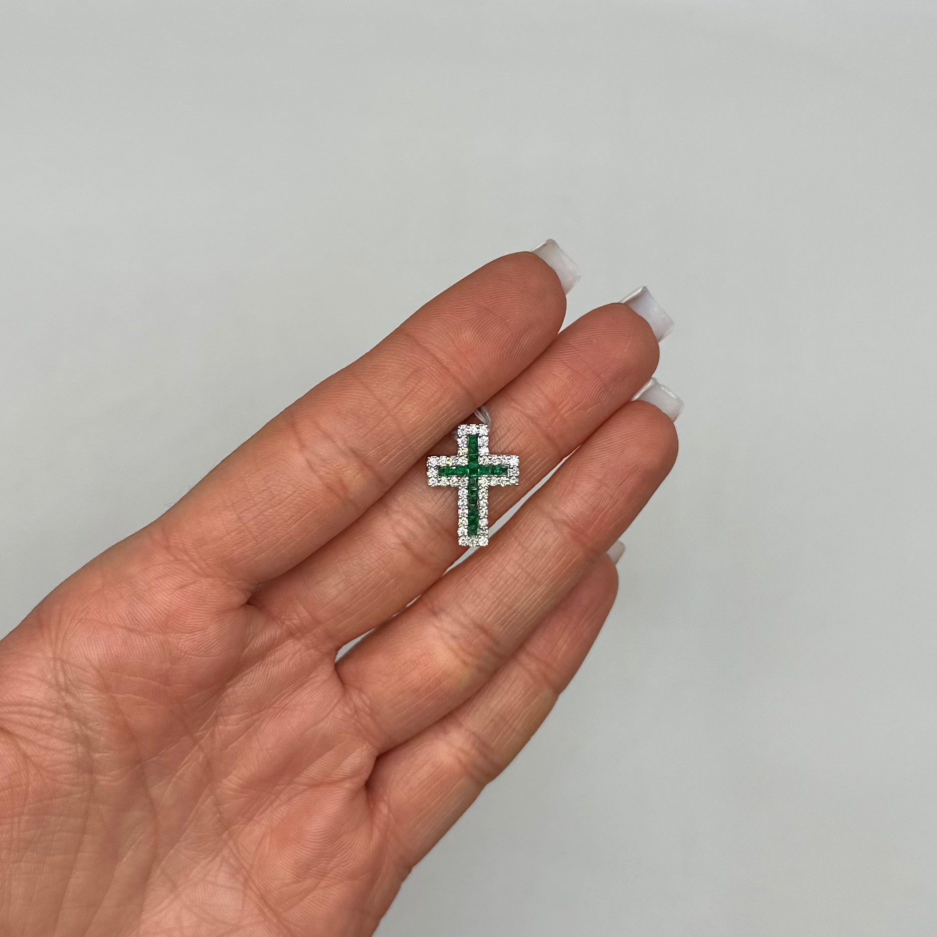 18K White Gold Diamond & Emerald Cross Pendant – 0.56 CT Diamonds & 0.40 CT Emeralds ZJJ