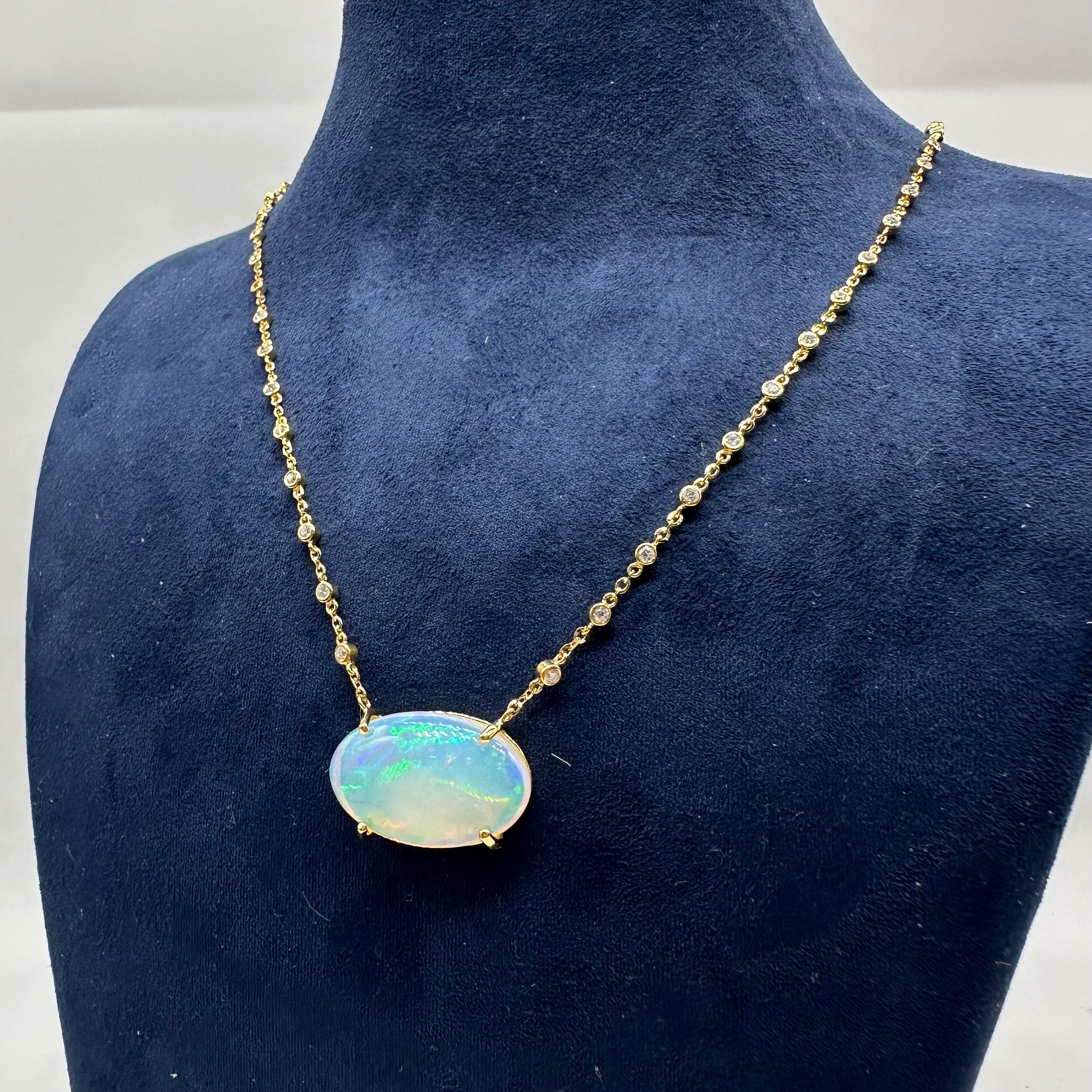 18K Yellow Gold Pendant Necklace with 15.02ct Opal & 1.40ct Diamonds COLN0052 GNJJ