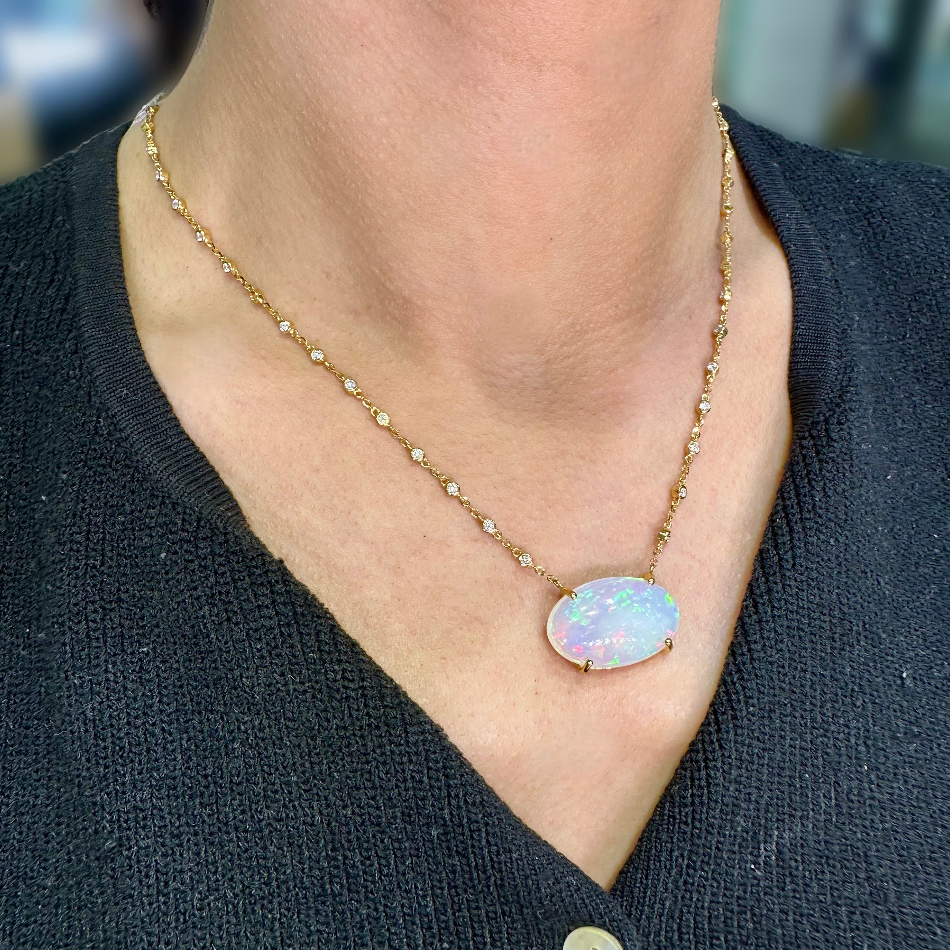 18K Yellow Gold Pendant Necklace with 15.02ct Opal & 1.40ct Diamonds COLN0052 GNJJ