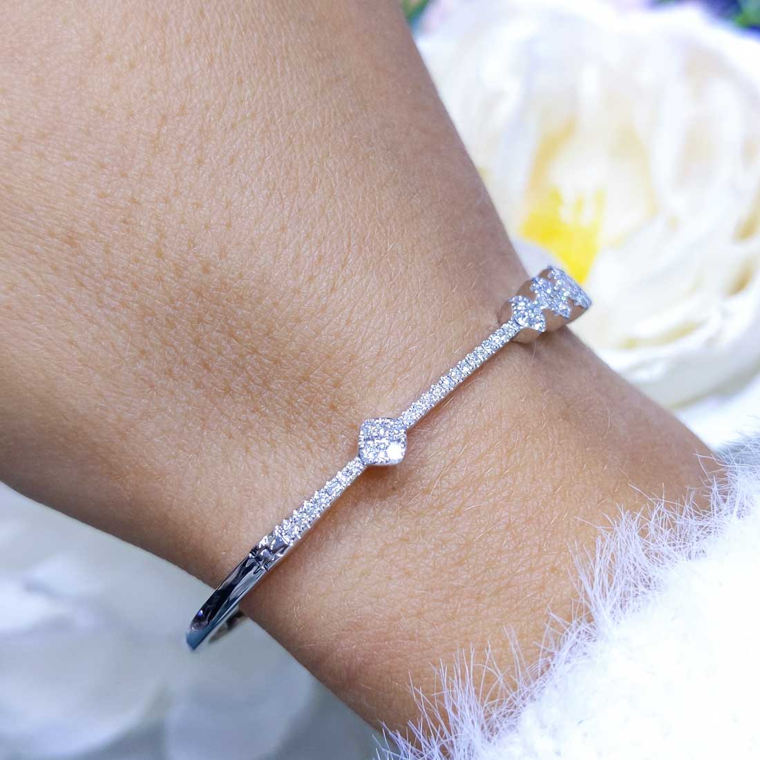 14K White Gold Diamond Bangle with 0.78CT Round Diamonds YKB00063