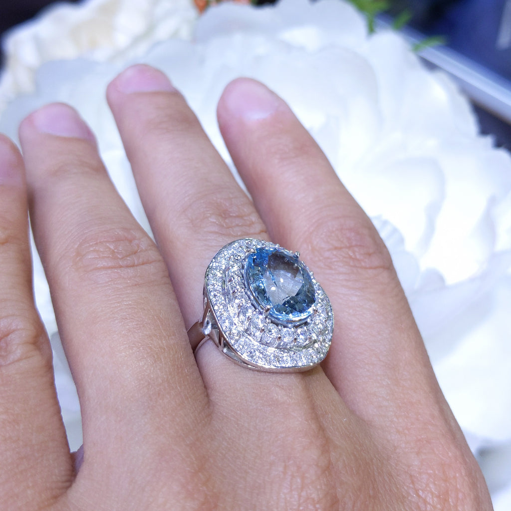 6.65ct Aquamarine and Diamonds Fashion Ring