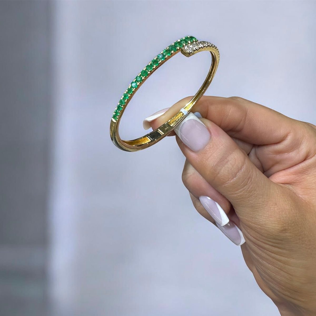 14Kt Yellow Gold Diamond Emerald Bangel bracelet with 1.46ct in Emeralds and 1.48ct rd diamonds GAZT