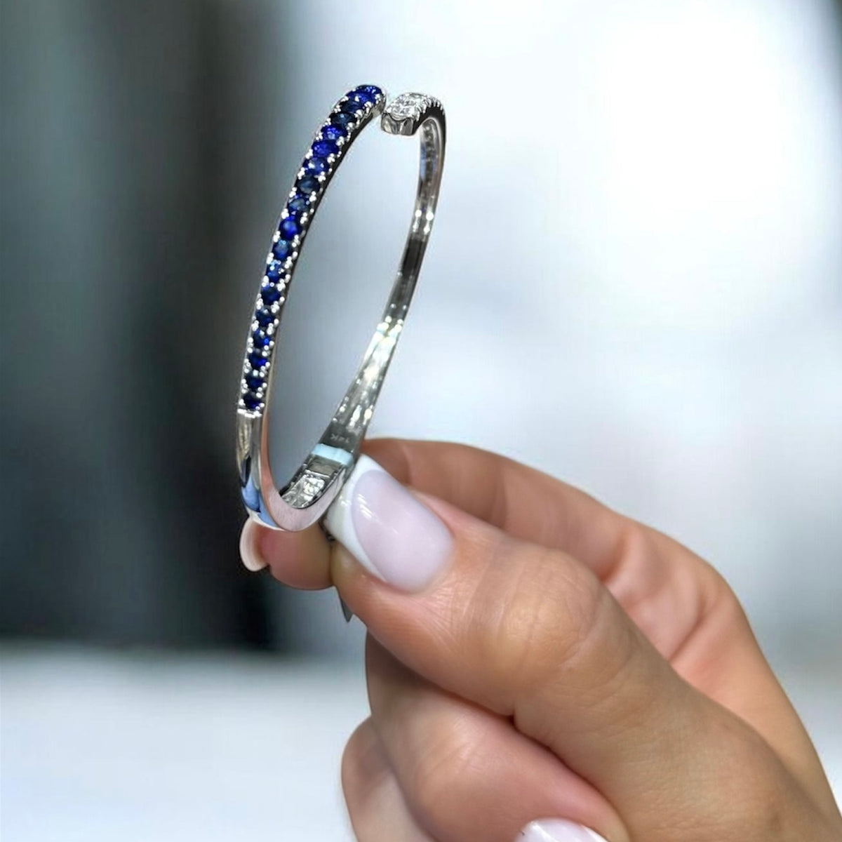 14KT White Gold Diamond Sapphire Bangle Bracelet with 1.44ct Diamonds & 1.85ct. Sapphires GTJJ