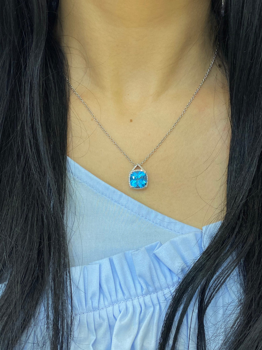 14K White Gold 5.50ct Blue Topaz Pendant in 0.30ct in Diamonds (etsy image id: 4093963872)