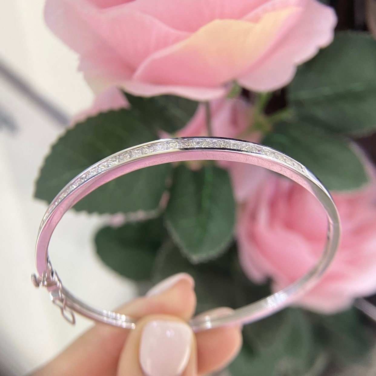 14K White Gold Bangle Bracelet with 2.50ct Natural Diamonds . DB0068 IZJJ (etsy image id: 4892203728)
