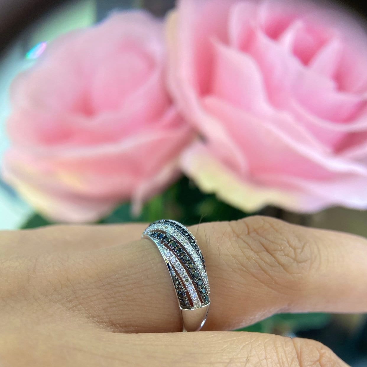 14K White Gold with 0.32ct in Black and White  Diamonds . N540DD4WG (etsy image id: 5010257025)