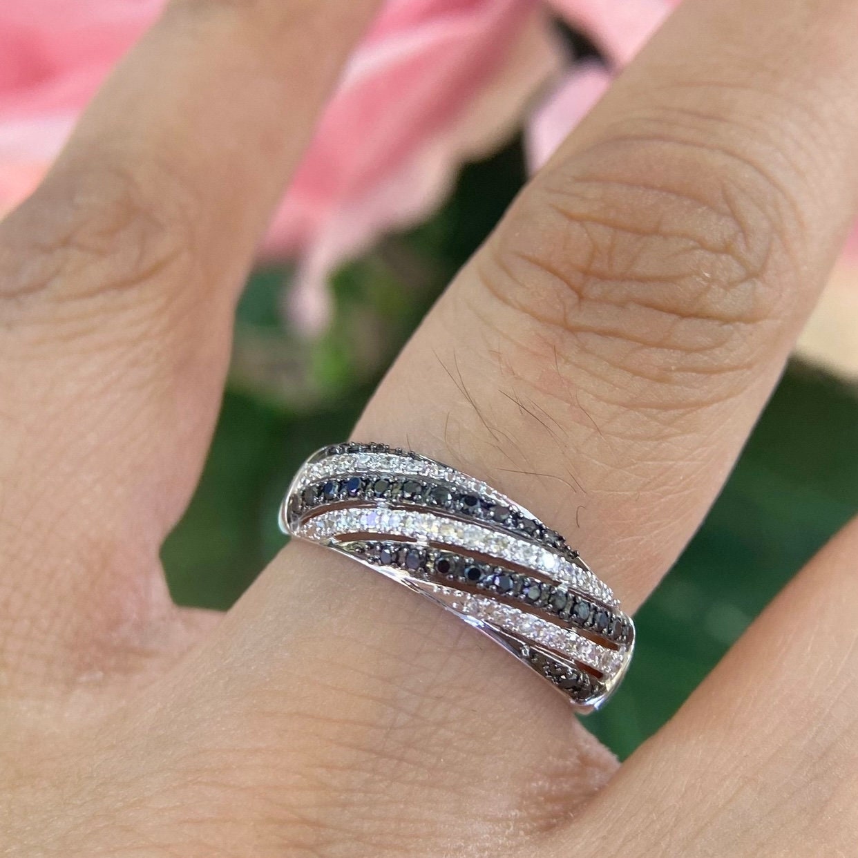 14K White Gold with 0.32ct in Black and White  Diamonds . N540DD4WG (etsy image id: 5010264933)
