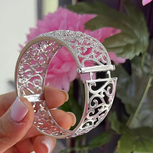 14K White Gold Diamond Bangle Bracelet 5.51ct Natural cut Diamonds G ,VS2-SI ,prong setting (etsy image id: 5631187467)