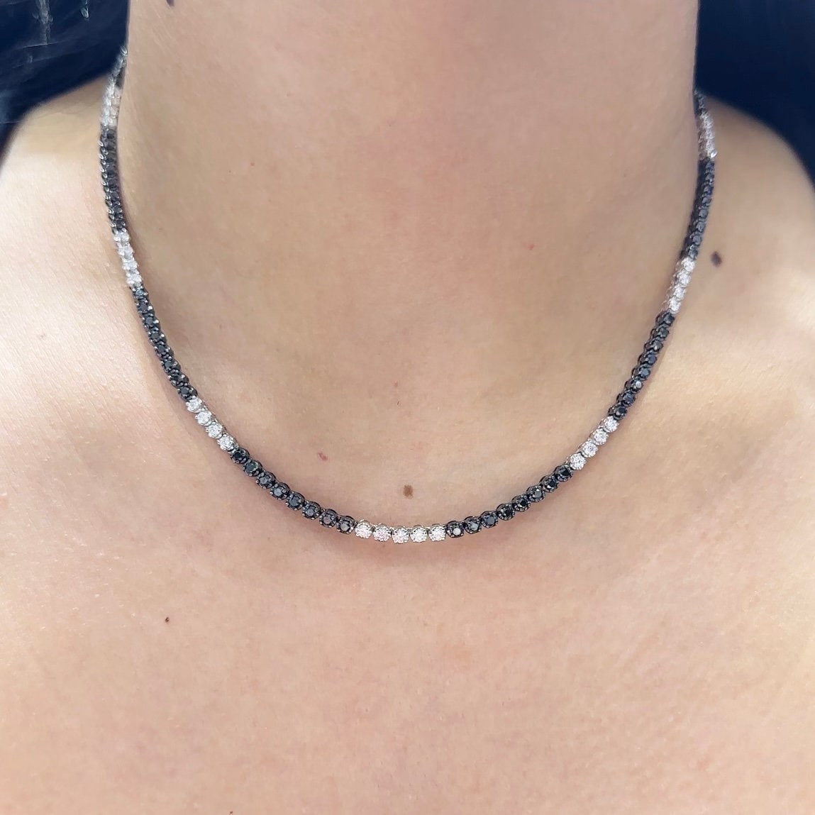18Kt White Gold Necklace with 1.75ct total in white rd cut diamonds and 3.74ct total in  rd cut black diamonds Natural. DN0012 GNEJ (etsy image id: 5964634273)