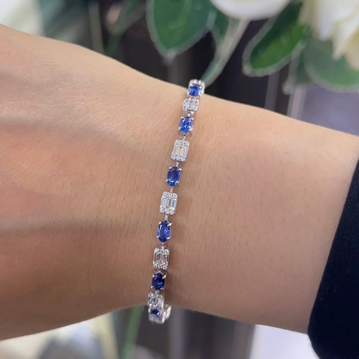 18Kt White Gold Diamond Sapphire Bracelet 1.47ct in Natural Diamonds. VS2 Clarity , G color, with oval shape Sapphires. SDB032 GJIJ (etsy image id: 5999421881)