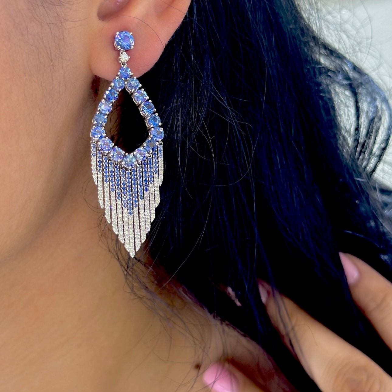18Kt White Gold Sapphire Earrings with 8.44ct in Sapphires , 1.15ct in Diamonds . G-H color, VS2-SI clarity.  SDER036 G,IJJ (etsy image id: 6080560214)