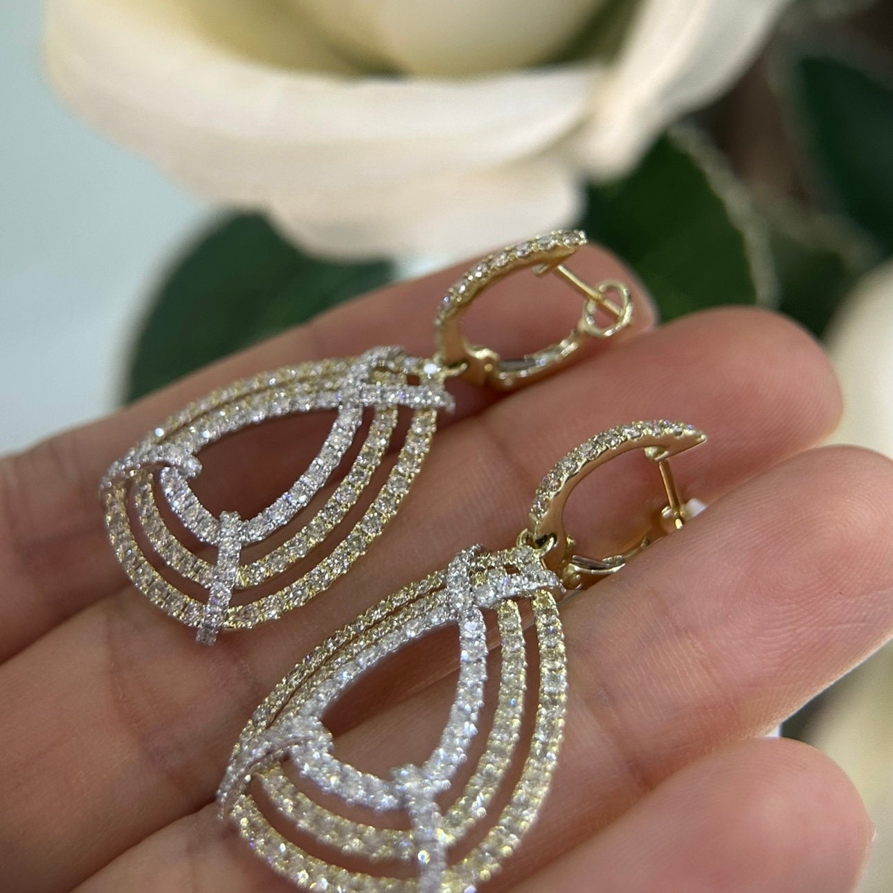 14Kt Yellow Gold & White Gold Earrings with 2.83ct in diamonds. G-H ,SI.    DC-E134909 ILTJ (etsy image id: 6160088677)