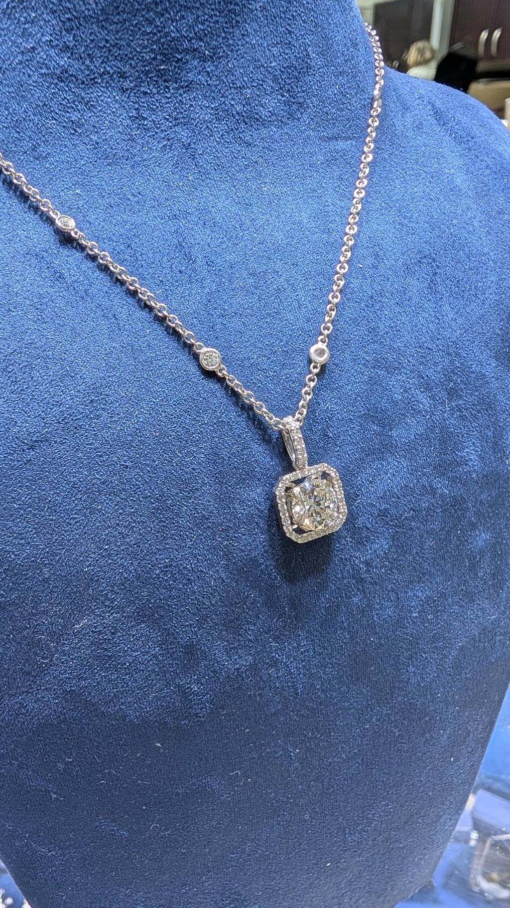14Kt White Gold  Diamond Pendant with 2.03ct Lab Diamond,G color ,VS1 clarity with 0.45ct diamonds on the sides (etsy image id: 6548950824)