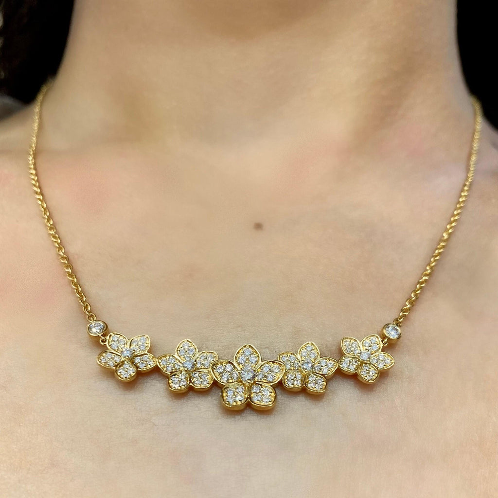 Woman wearing a yellow gold necklace with 5 star flower shape smile diamond necklace (etsy image id: 6767985736)