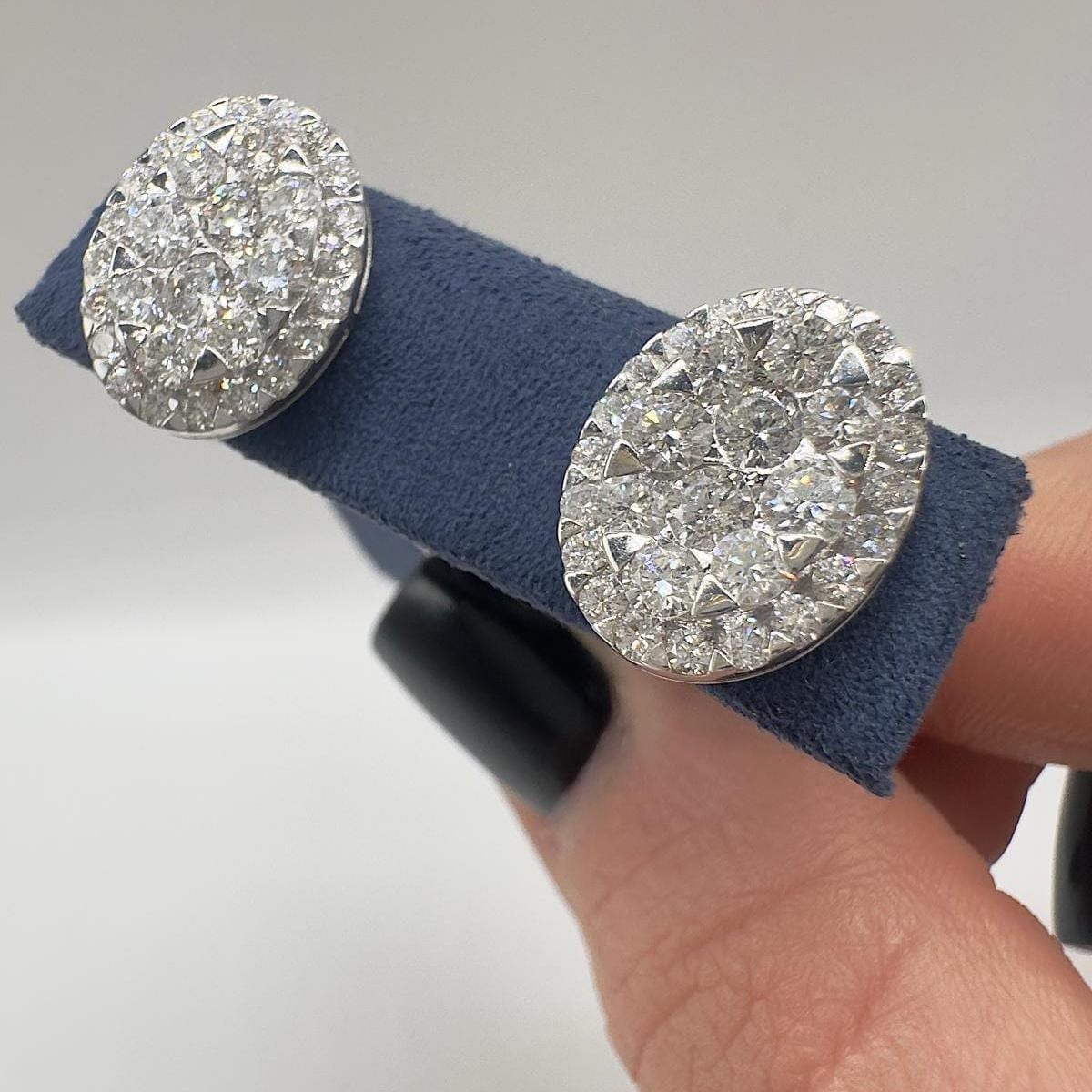 18kT White Gold Oval Diamond Earrings 2.76ct Round-Cut Natural Diamonds. DIERO168 GZTJ (etsy image id: 7835391739)