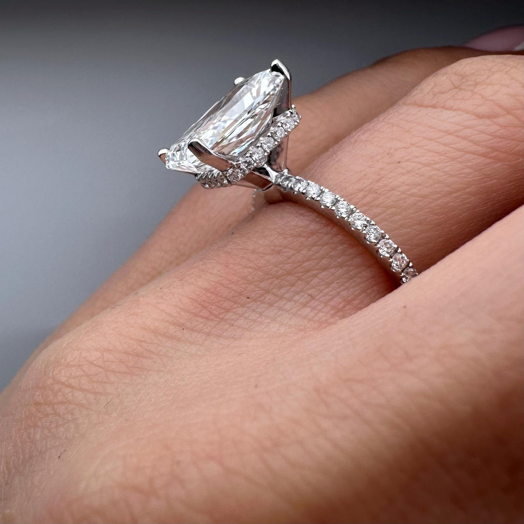 18KT White Gold Ring with 5.07ct Radiant Lab-Grown Diamond (IGI Certified) and 0.57ct Total Natural Round Diamonds. RADER019 GJJJ __etsy:7861154451