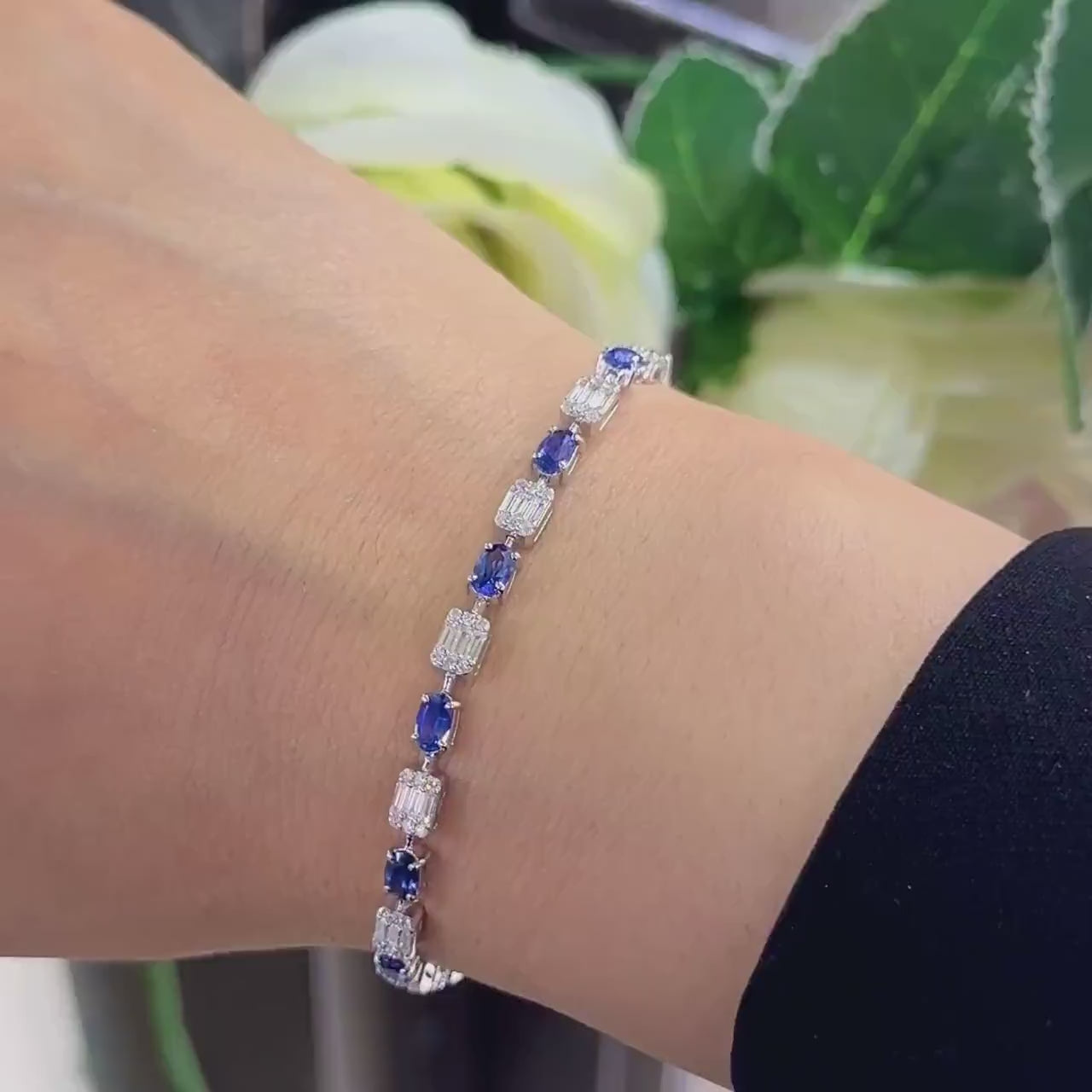 18K White Gold Bracelet with 1.47ct Diamonds and 4.06ct Oval-Cut Sapphires SDB032 GJIG