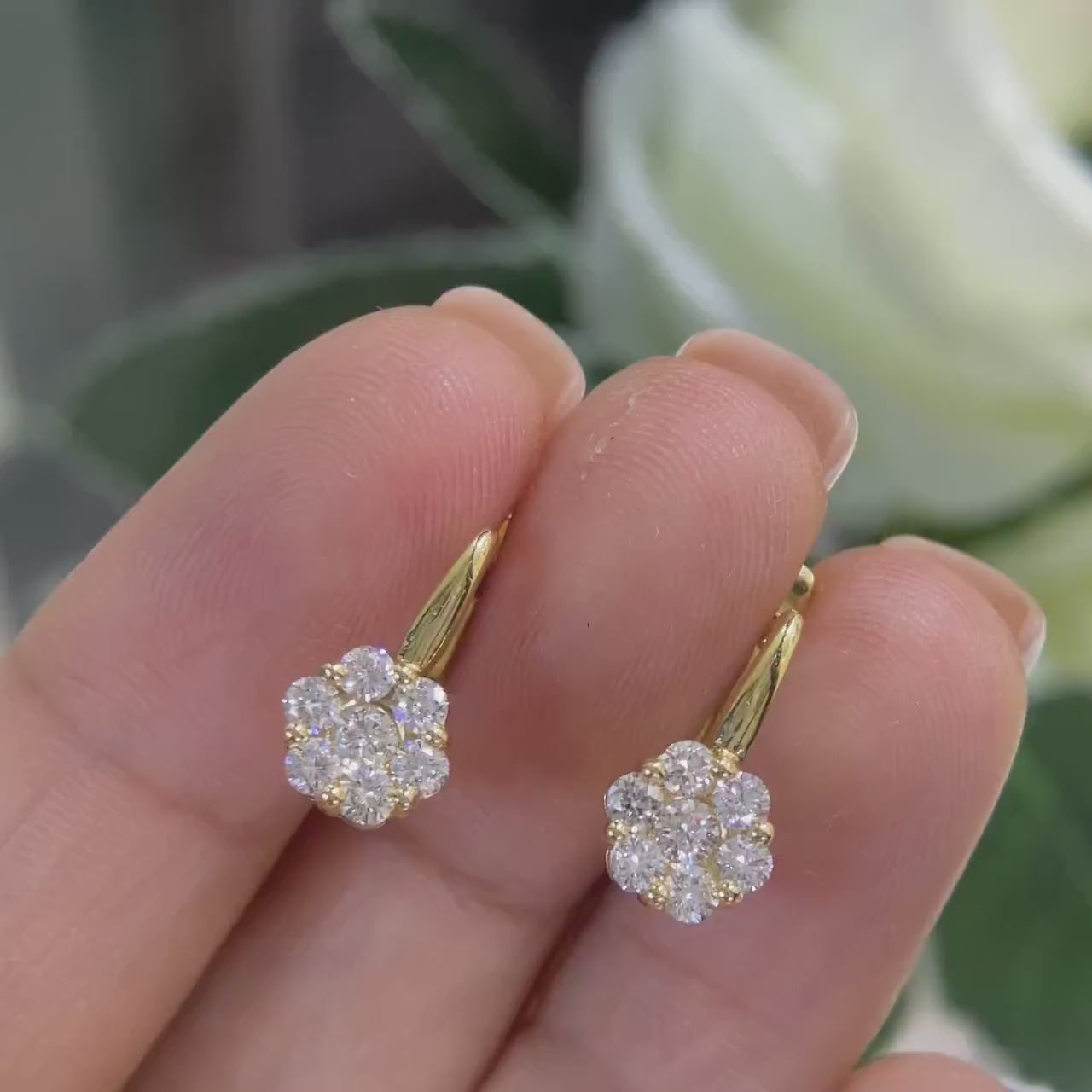14K Yellow Gold  little Flowers 0.77ct in Diamonds Earrings