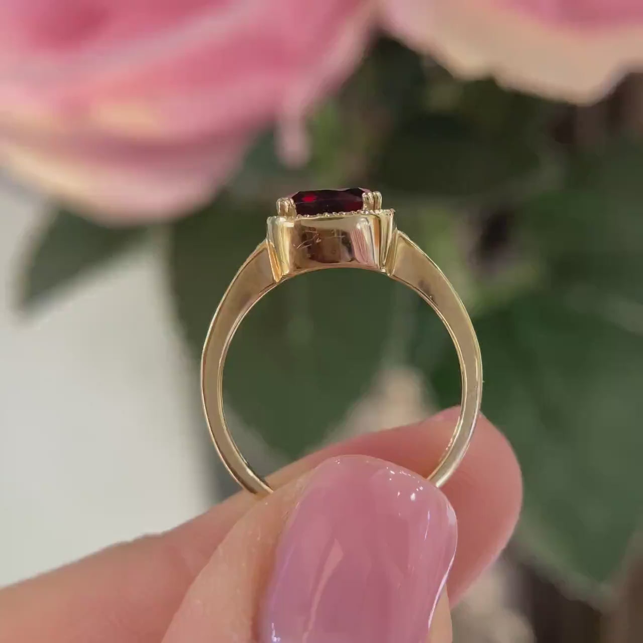 14K Yellow Gold Ring with 1.78ct Garnet with 0.09ct in Diamonds