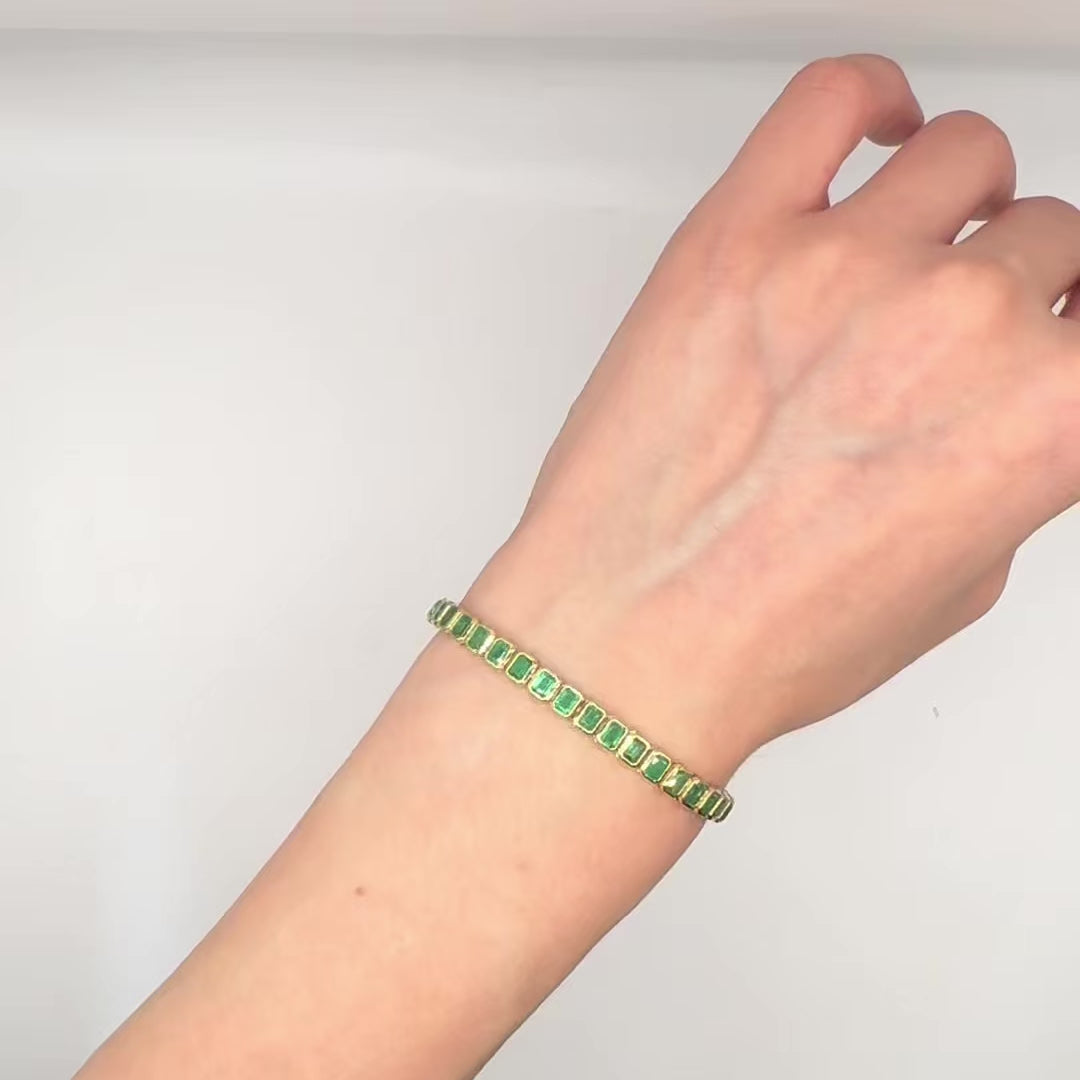 18K Yellow Gold 8.00 Ct Emerald Bracelet