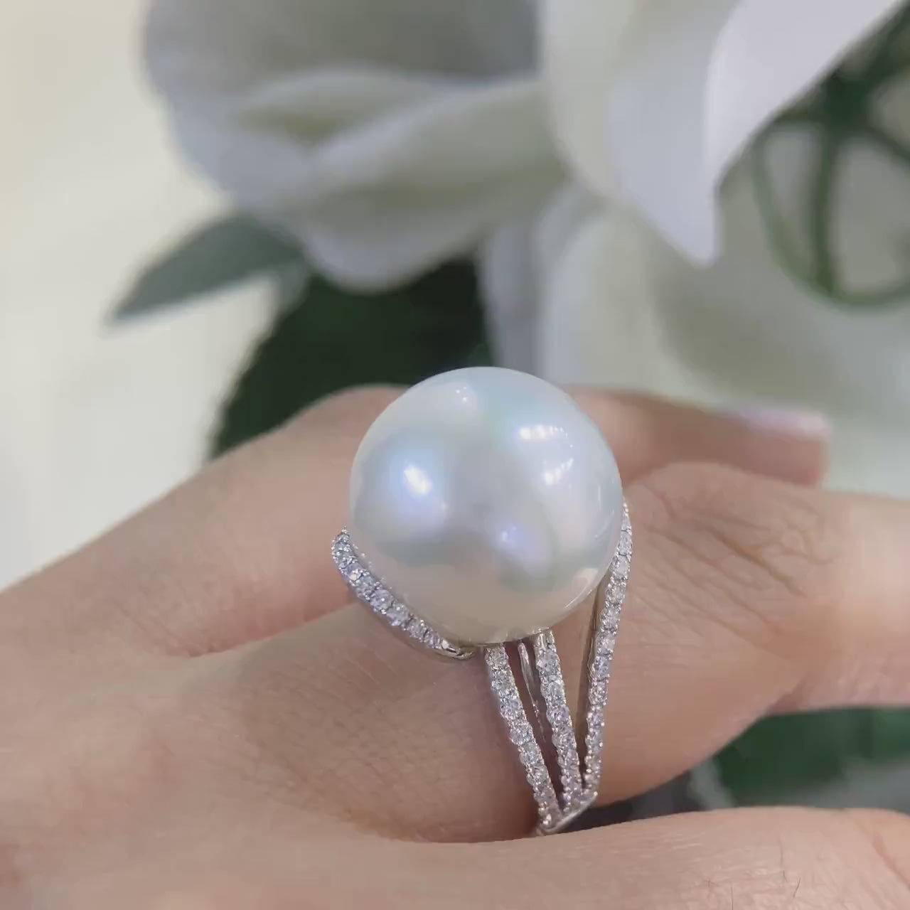 White Gold Diamond Ring Featuring a Large Natural Pearl