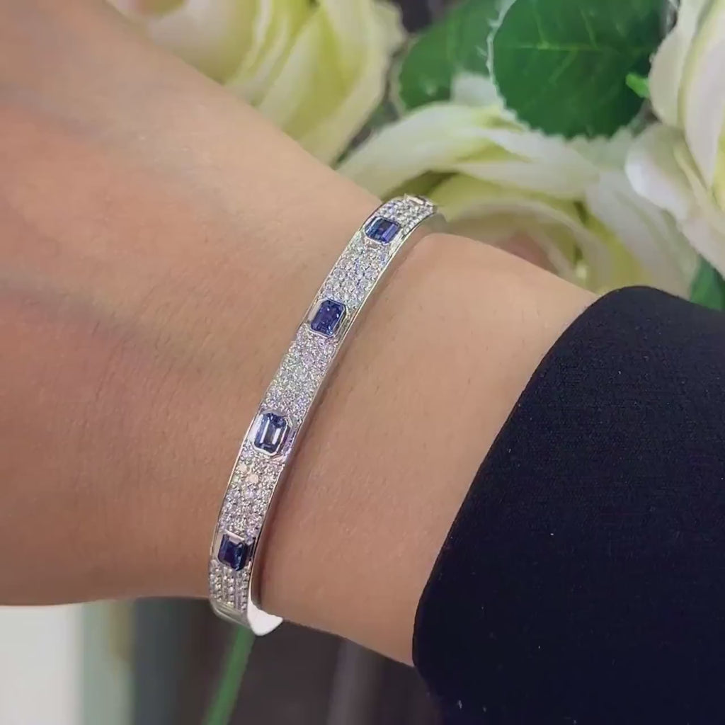 18Kt White Gold Diamonds Sapphire Bangel Bracelet 1.63ct rd cut diamonds, G color Vs2 & 1.72ct emerald cut sapphire. SDB0012 GSLJ