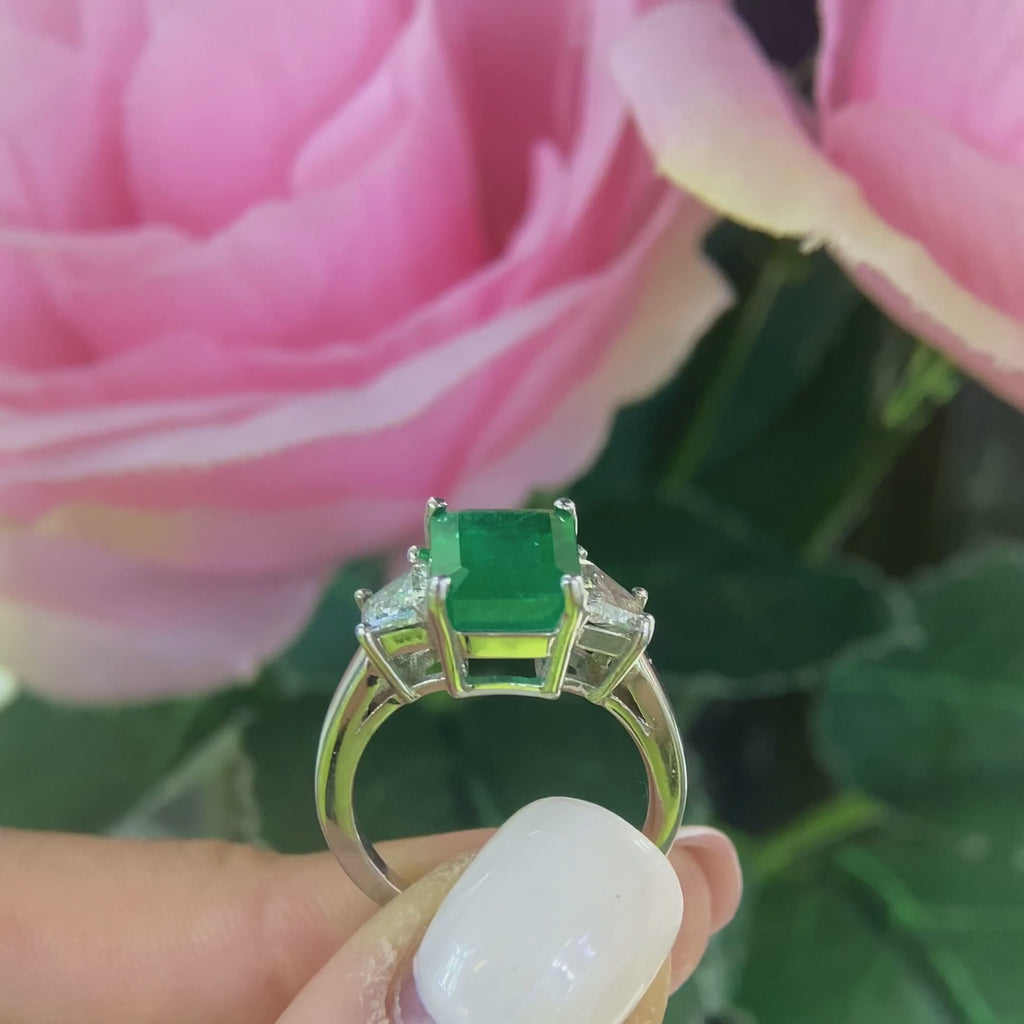 14K White Gold Emerald & Diamond Ring – 3.94CT Emerald / 0.70CT Diamonds | EMDR015