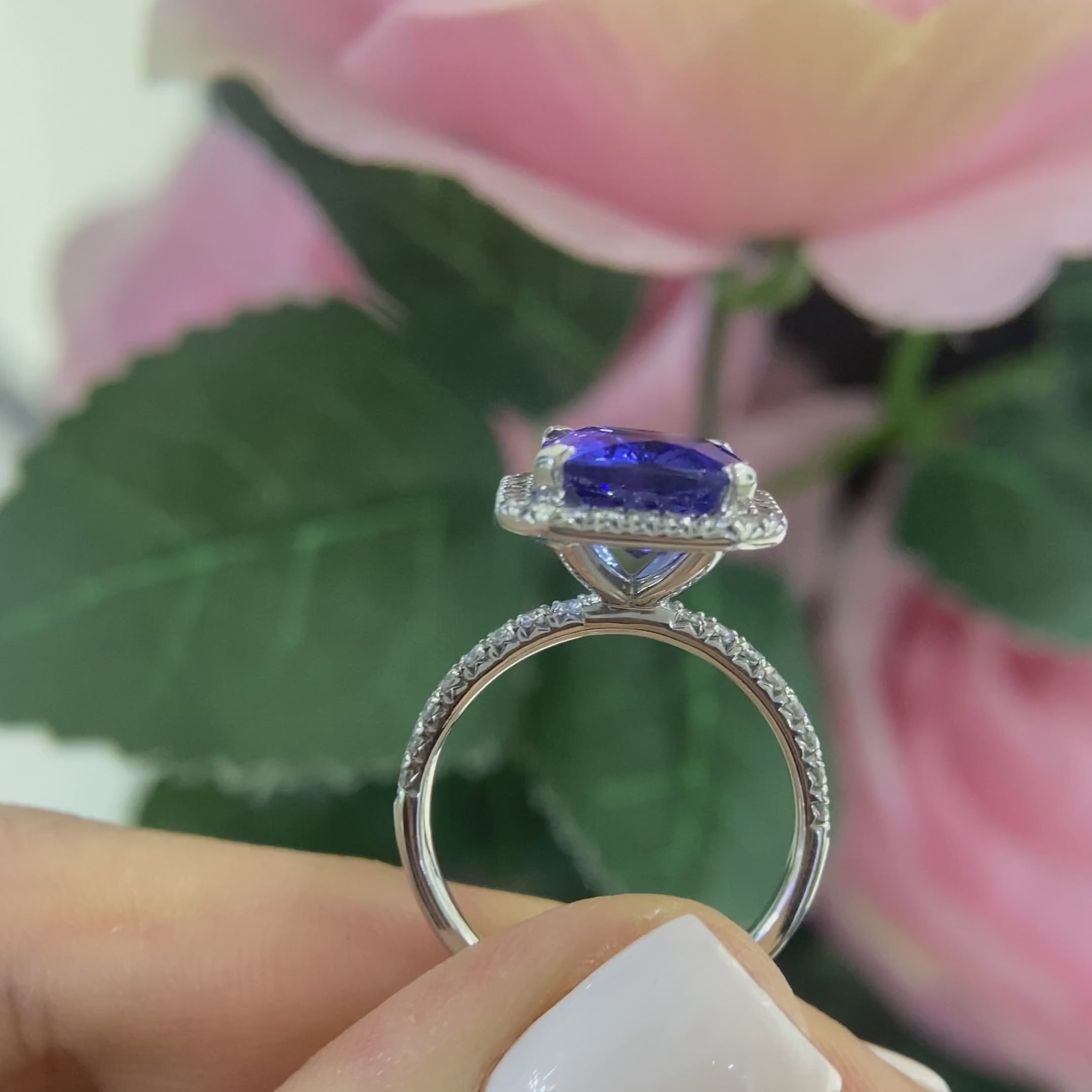18K White Gold Tanzanite & Diamond Ring – 5.25CT Tanzanite / 0.60CT Diamonds | TANR15