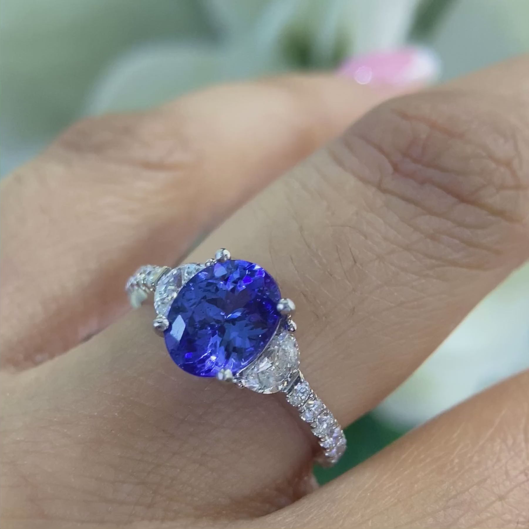 18K White Gold Tanzanite & Diamond Ring – 1.90CT Tanzanite / 0.94CT Diamonds | TANR0014