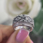 18Kt White Gold ring with 1.20ct total in round cut black & white diamonds.DR125 IIJJ