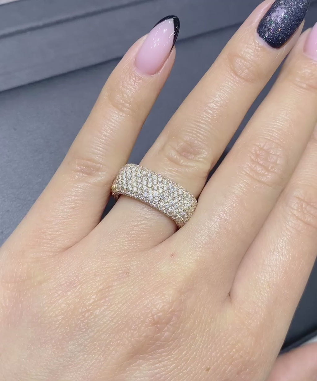 18K Yellow Gold Round Diamond Eternity Band – 4.24CT