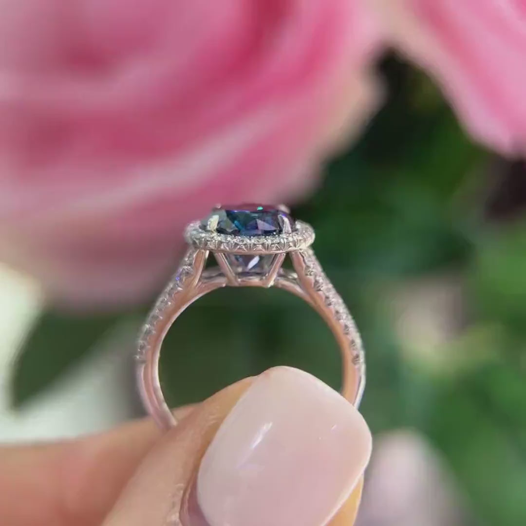 Platinium  2.37ct Blue Diamond with 0.70ct Diamonds on the sides. RDER099 IGJJ GNJJ