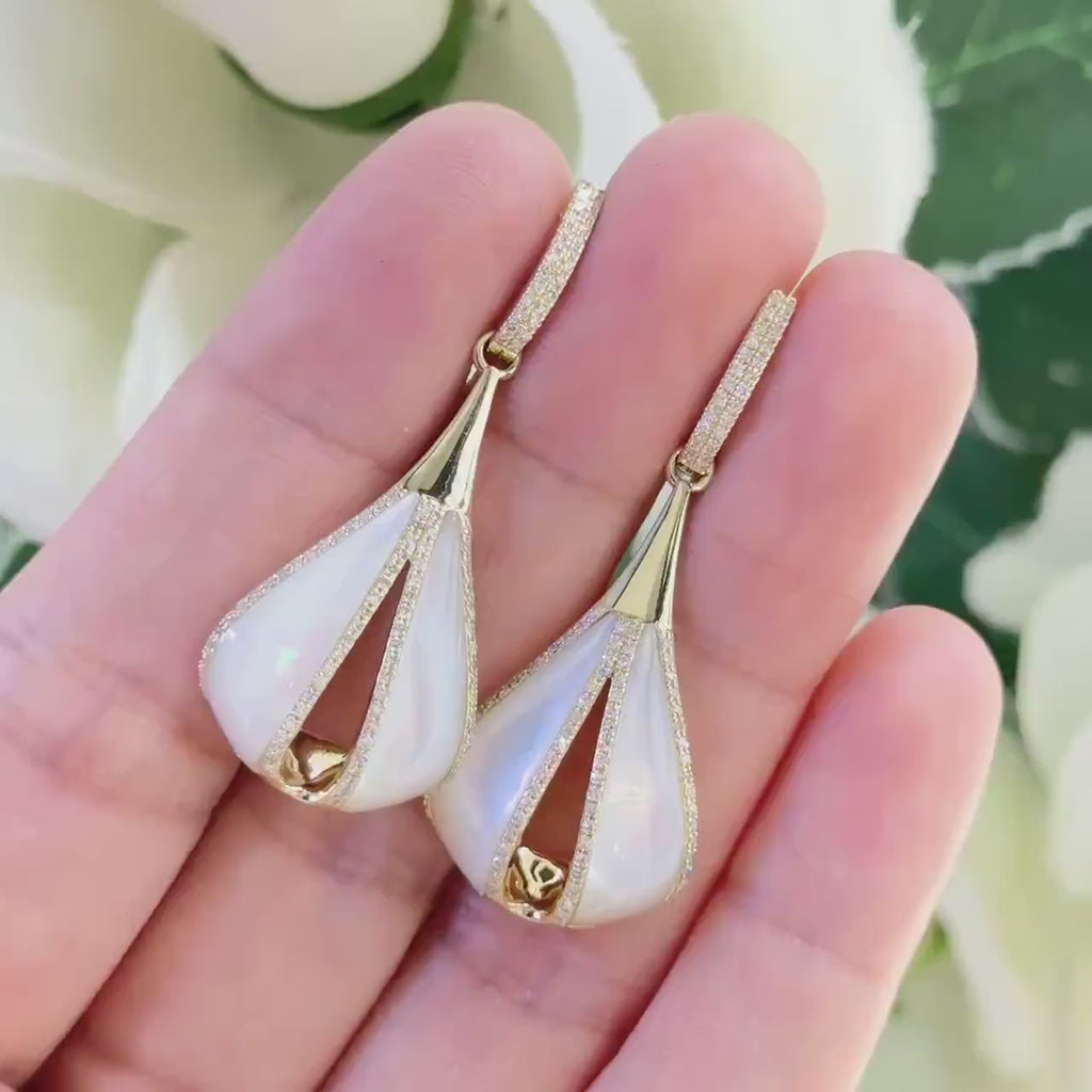 14K Yellow Gold Diamond & Mother of Pearl Earrings – 0.63ct Diamonds, 5.56ct Pearls. DC-E14993-10 IIJJ