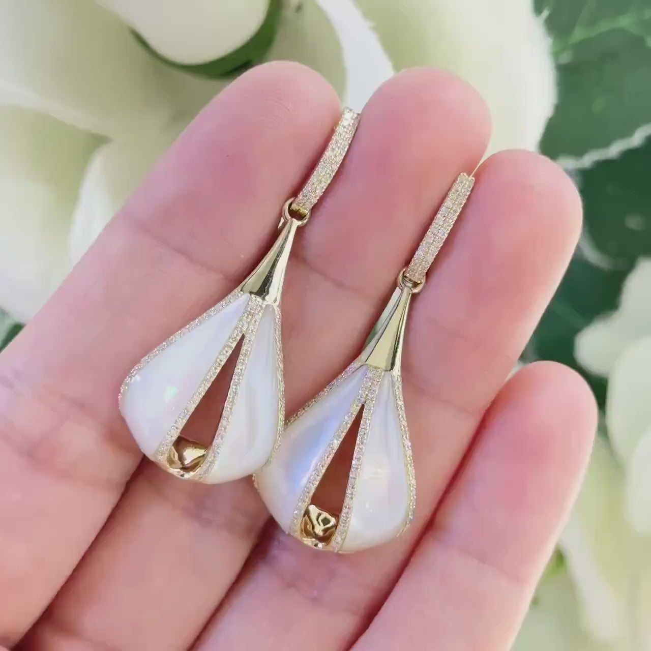 14K Yellow Gold Diamond & Mother of Pearl Earrings – 0.63ct Diamonds, 5.56ct Pearls. DC-E14993-10 IIJJ
